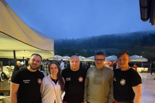 img-52011D327CF5-7D23-CF09-1018-7EA09DBA674C.jpg